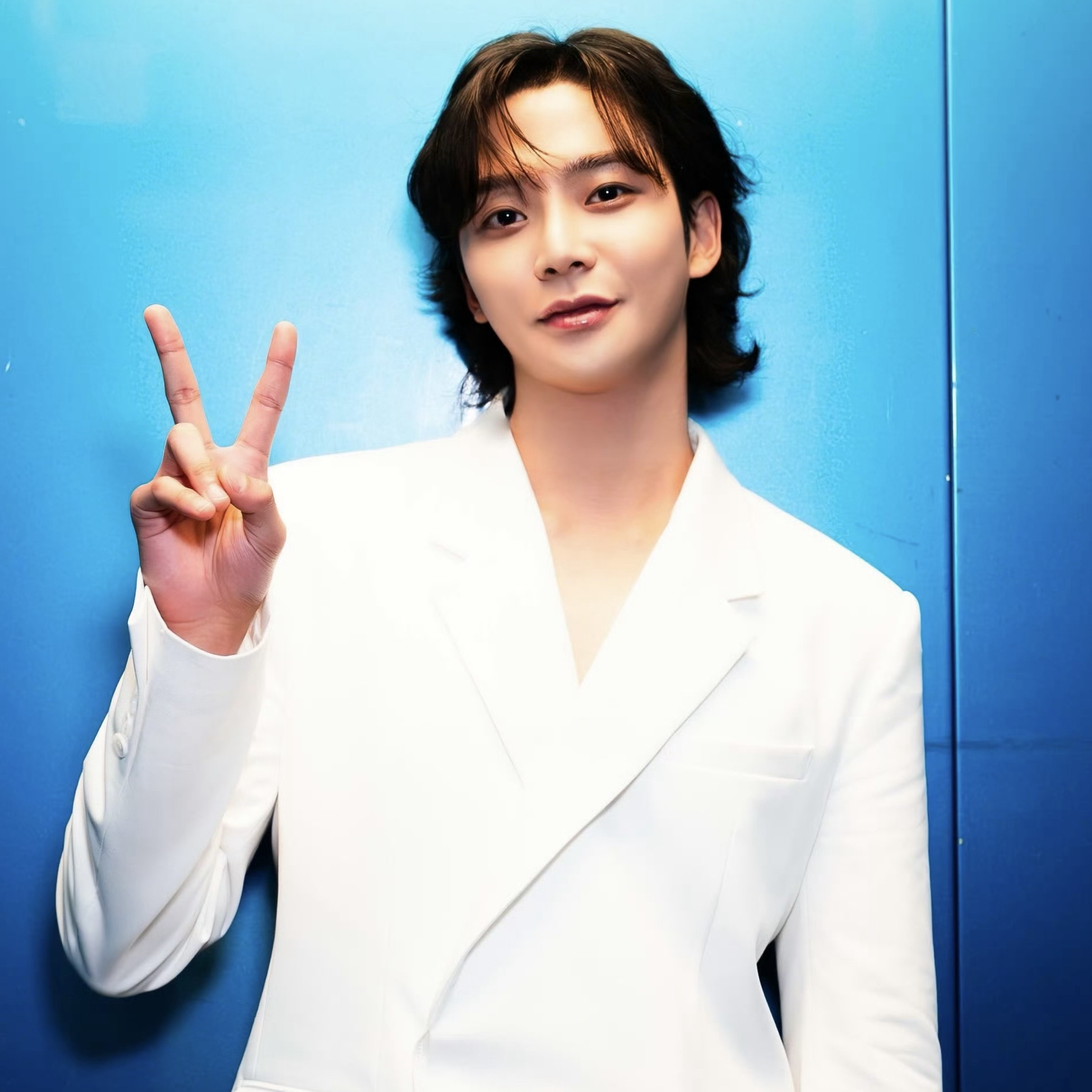 로운의 최신 사진