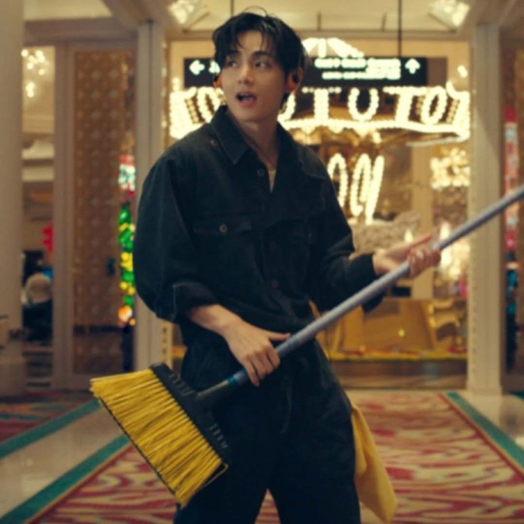 A moment captured by V (BTS)'s fan