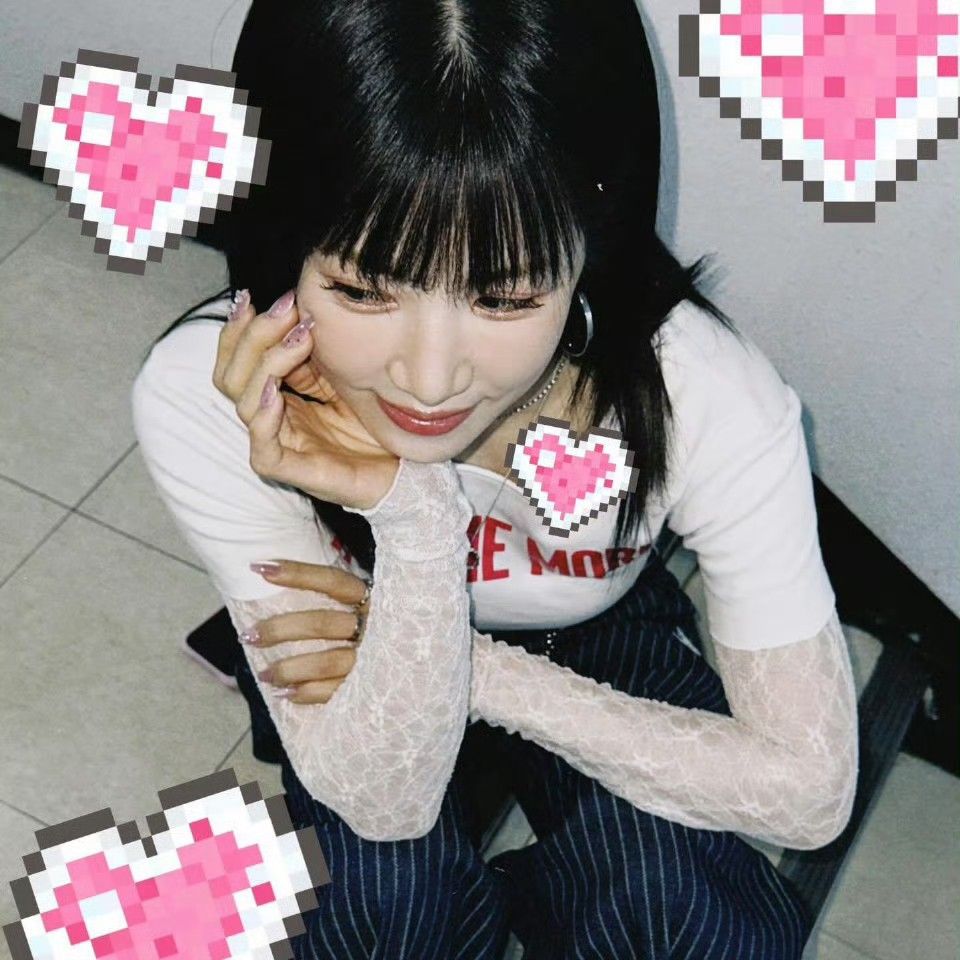 Behind-the-scenes cut of Park Chorong (Apink)