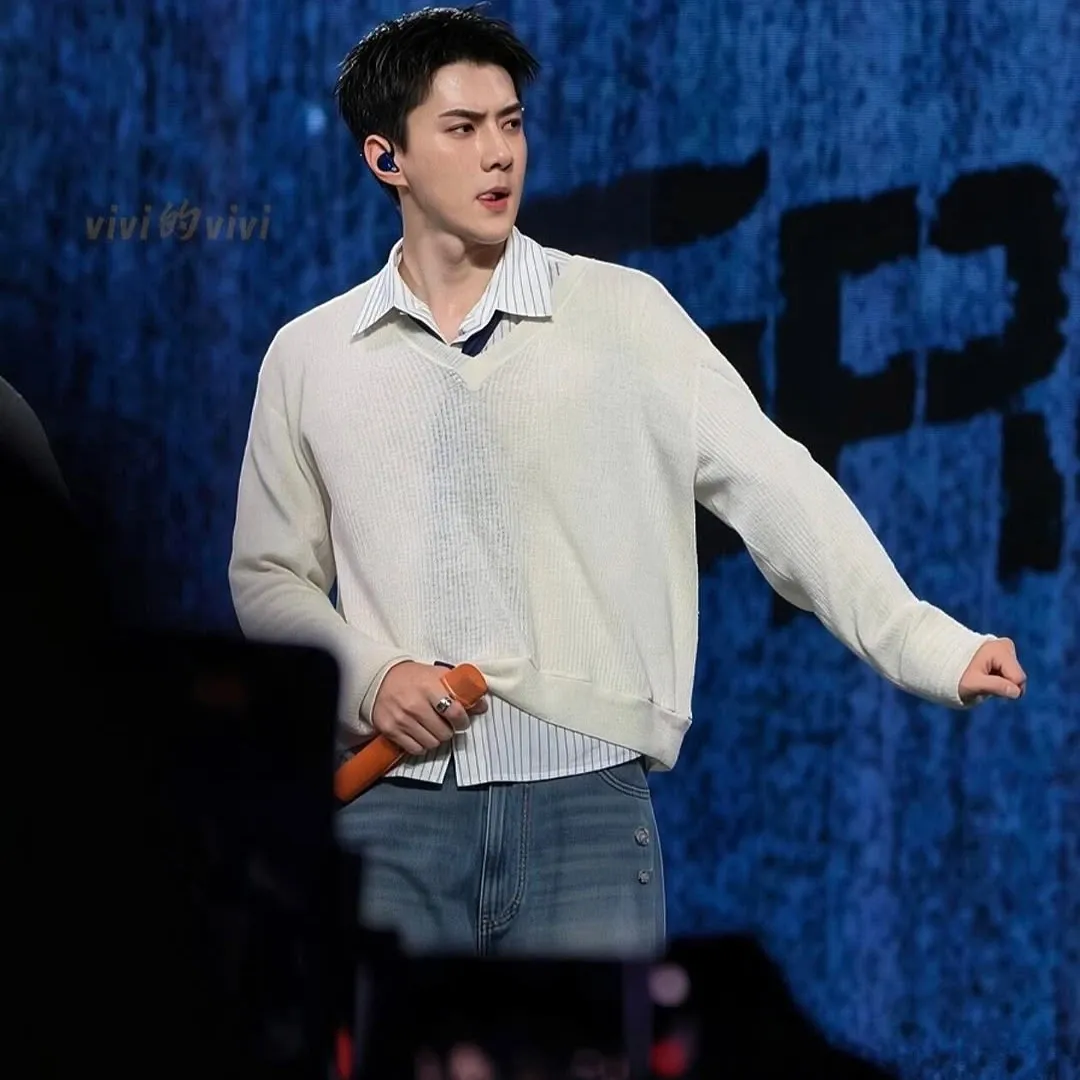 Behind-the-scenes cut of Sehun (EXO)