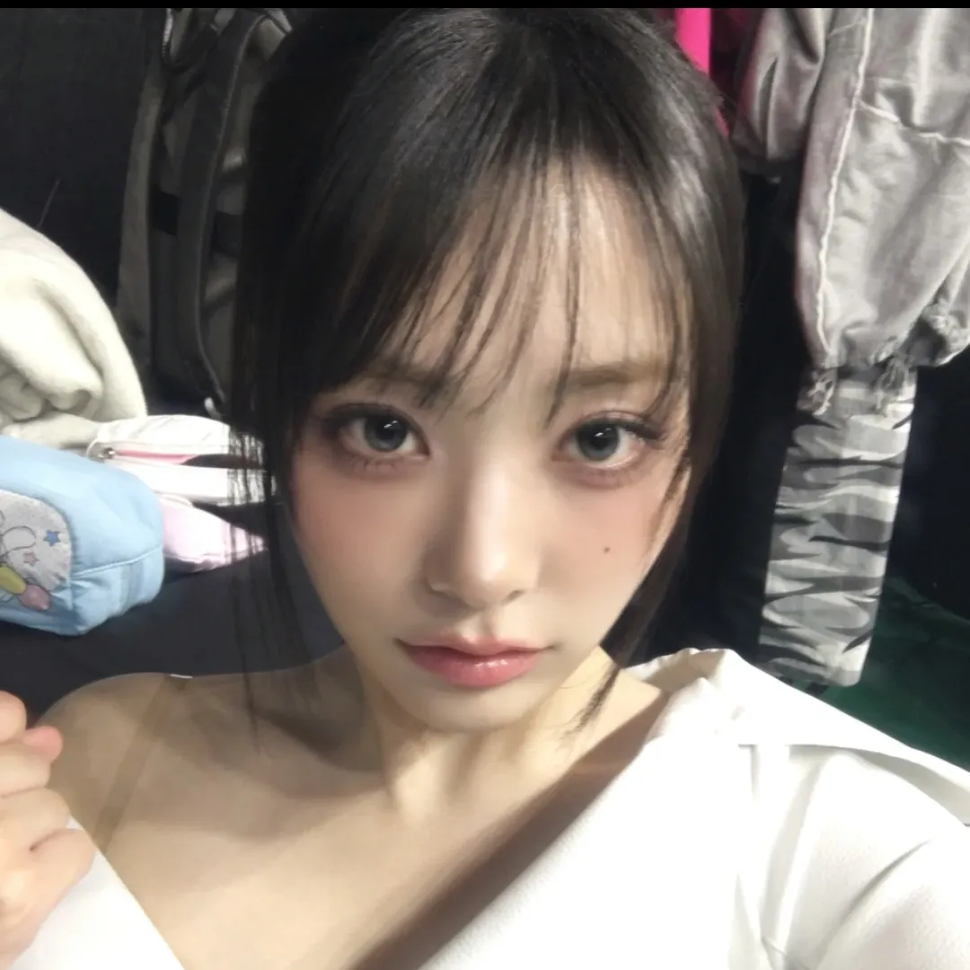 Latest photo of Siyeon (QWER)
