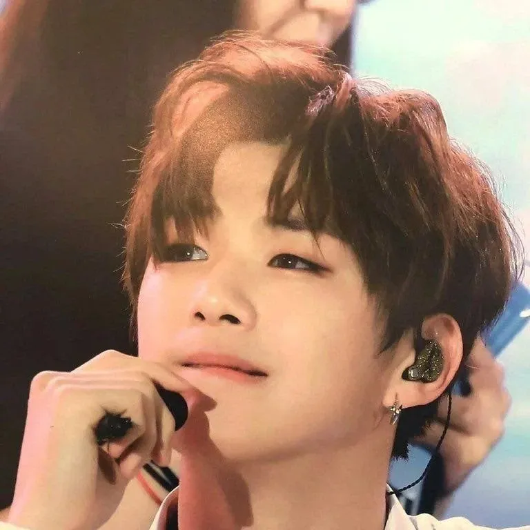 Behind-the-scenes cut of Kang Daniel