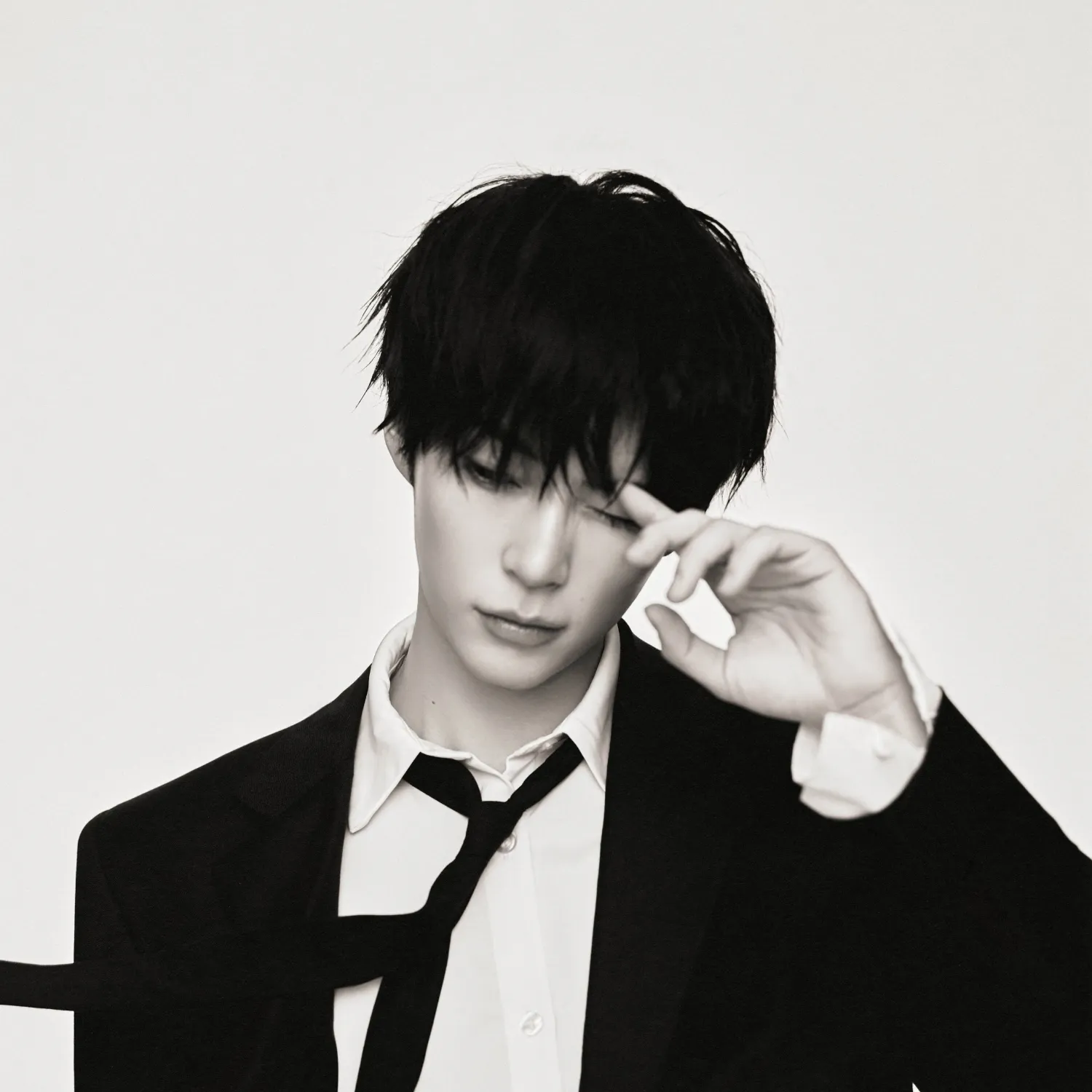 Behind-the-scenes cut of Sung Hanbin (ZEROBASEONE)