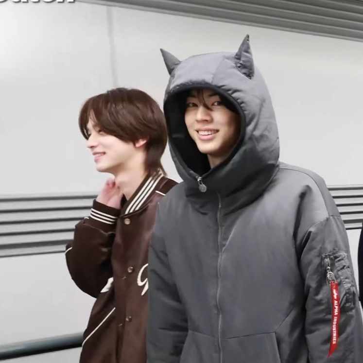 Behind-the-scenes cut of TWS