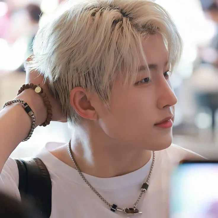 Behind-the-scenes cut of Jinjin (ASTRO)