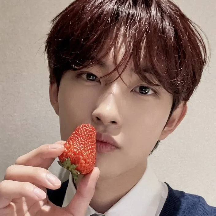 Foto terbaru Kim Geonwoo (ALPHA DRIVE ONE)