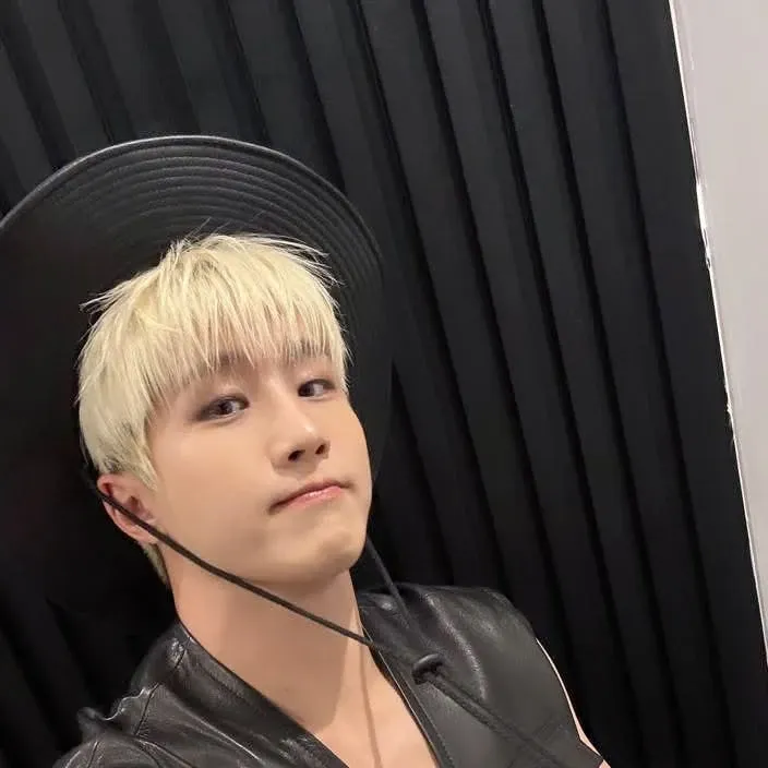 Latest photo of Jinjin (ASTRO)