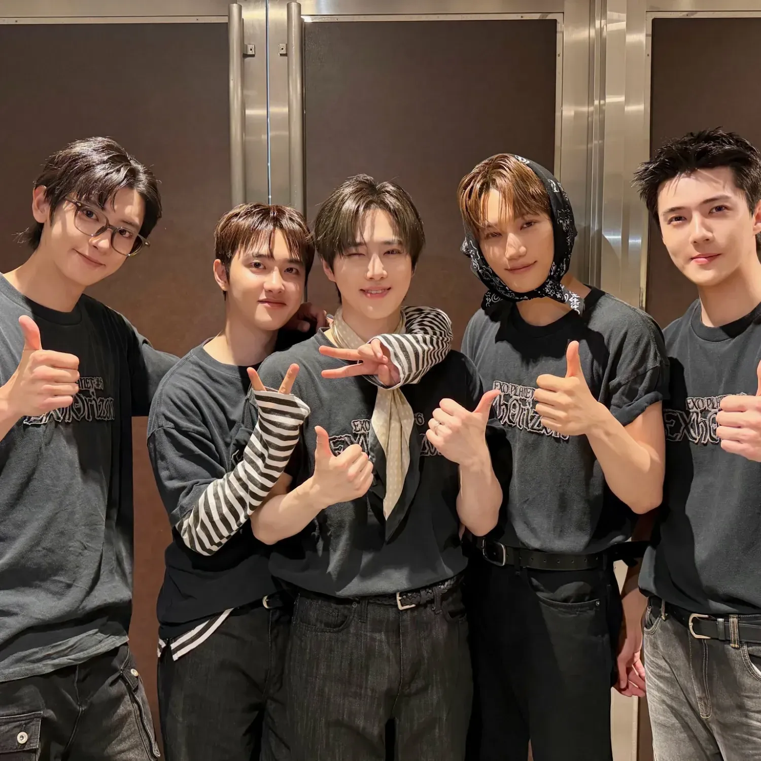 Foto aktivitas terbaru EXO