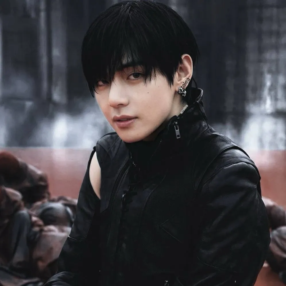 Behind-the-scenes cut of V (BTS)