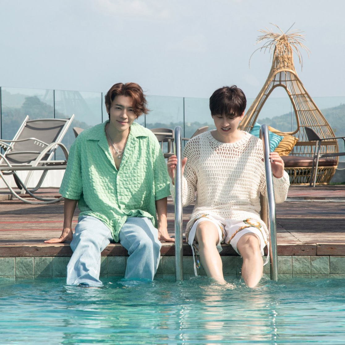 Behind-the-scenes cut of Super Junior