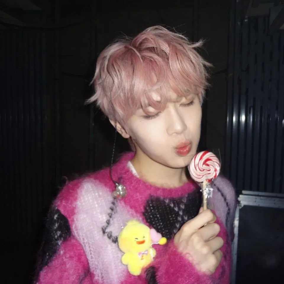 Recent activity shot of Kim Taerae (ZEROBASEONE)