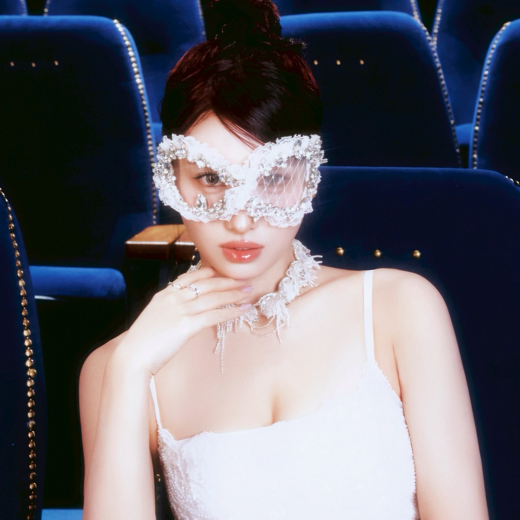 모모 (TWICE)의 비하인드 컷