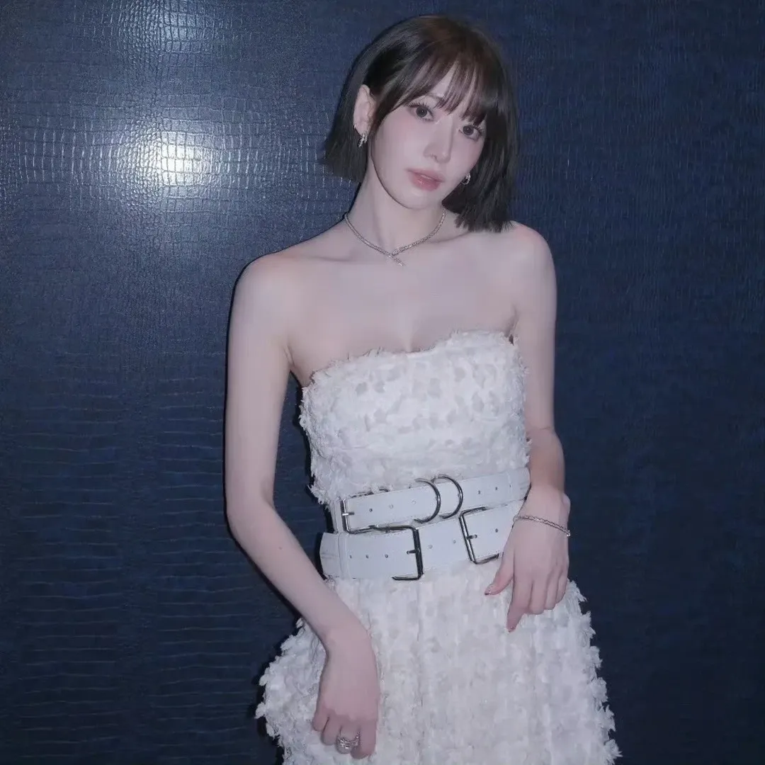 Behind-the-scenes cut of Sakura (LE SSERAFIM)