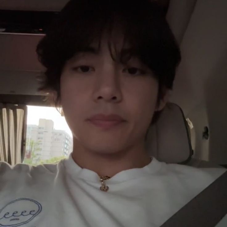 Foto terbaru V (BTS)
