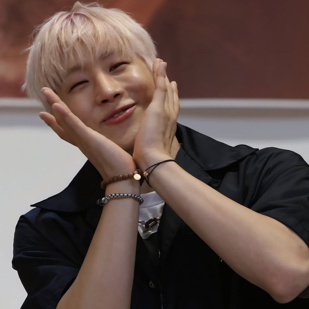 Latest photo of Jinjin (ASTRO)