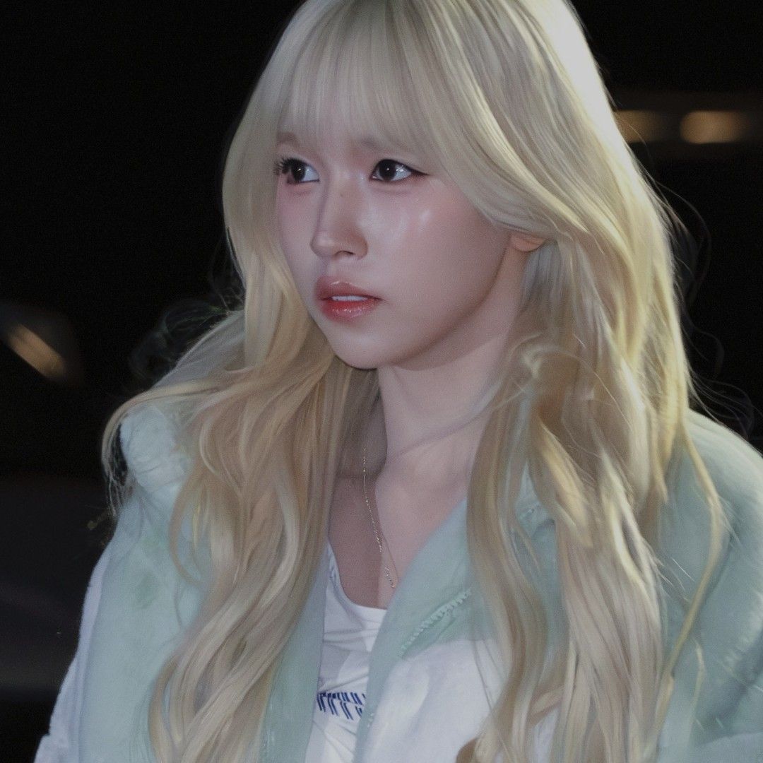 Behind-the-scenes cut of TWICE