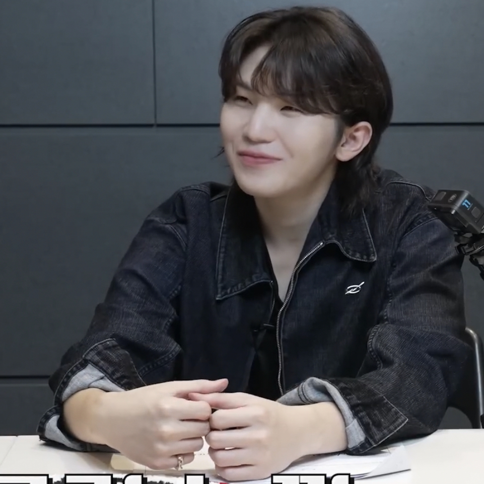 Woozi (SEVENTEEN)的最新活动照片