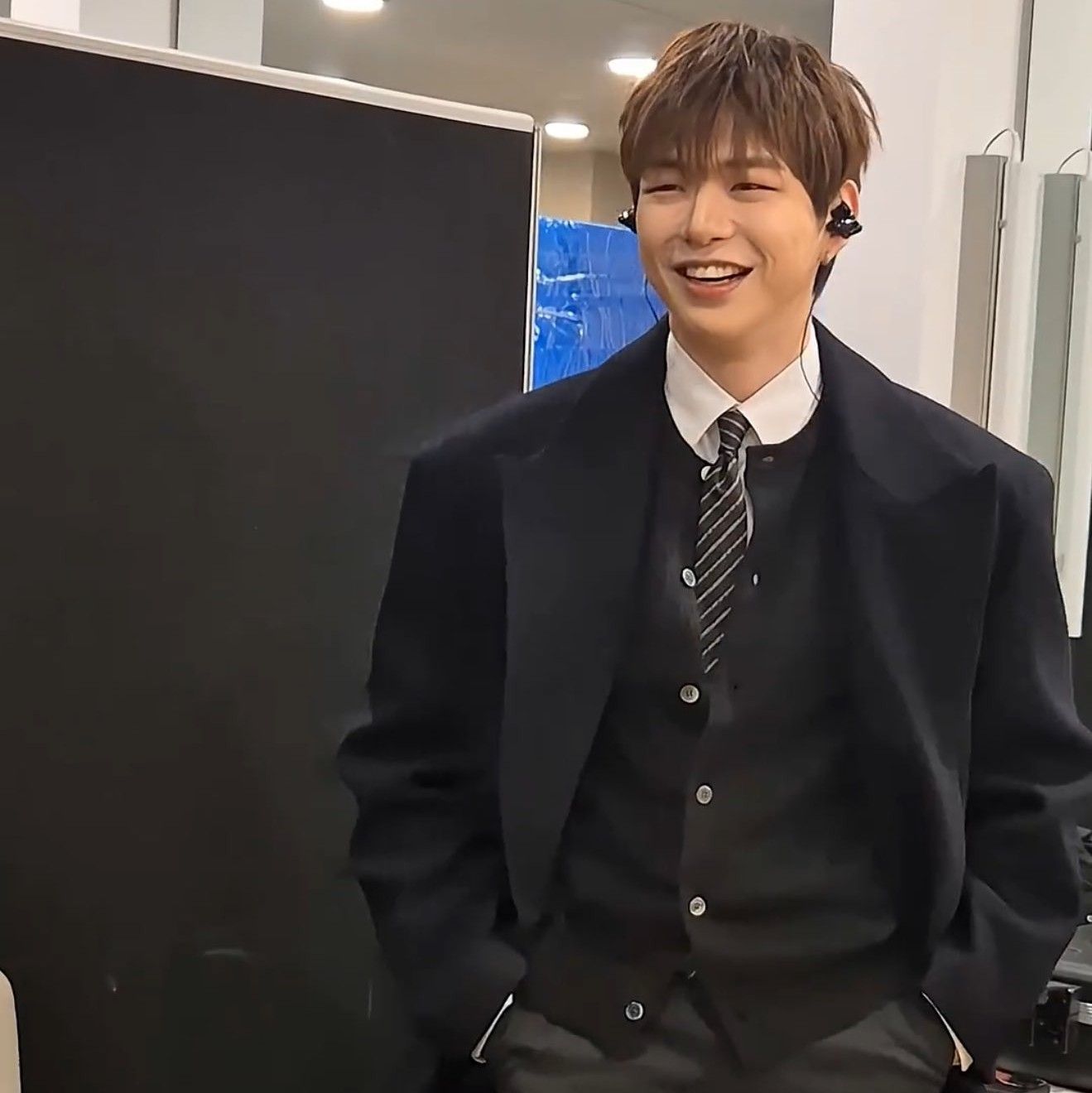 강다니엘의 비하인드 컷