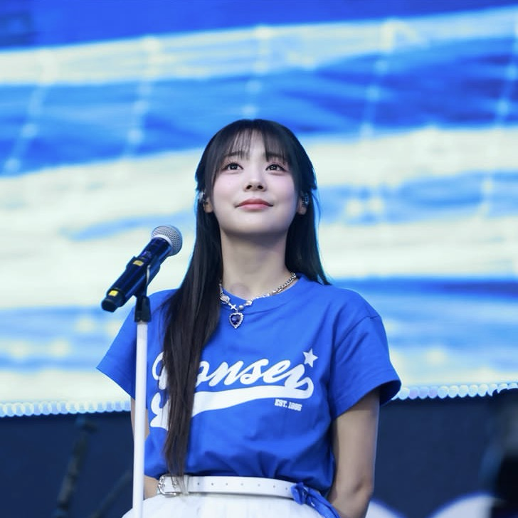 Behind-the-scenes cut of Siyeon (QWER)