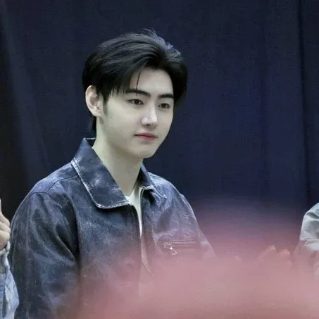 Recent activity shot of Sunghoon (ENHYPEN)