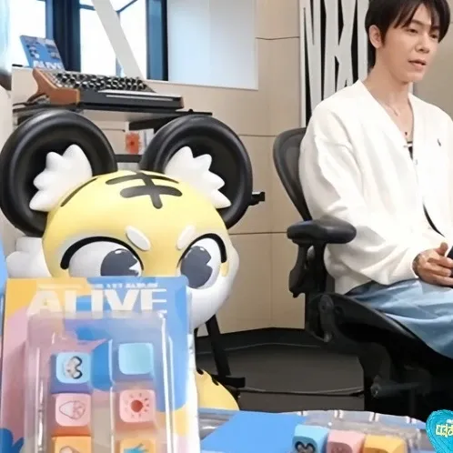 Momen yang diabadikan oleh penggemar Donghae (Super Junior)