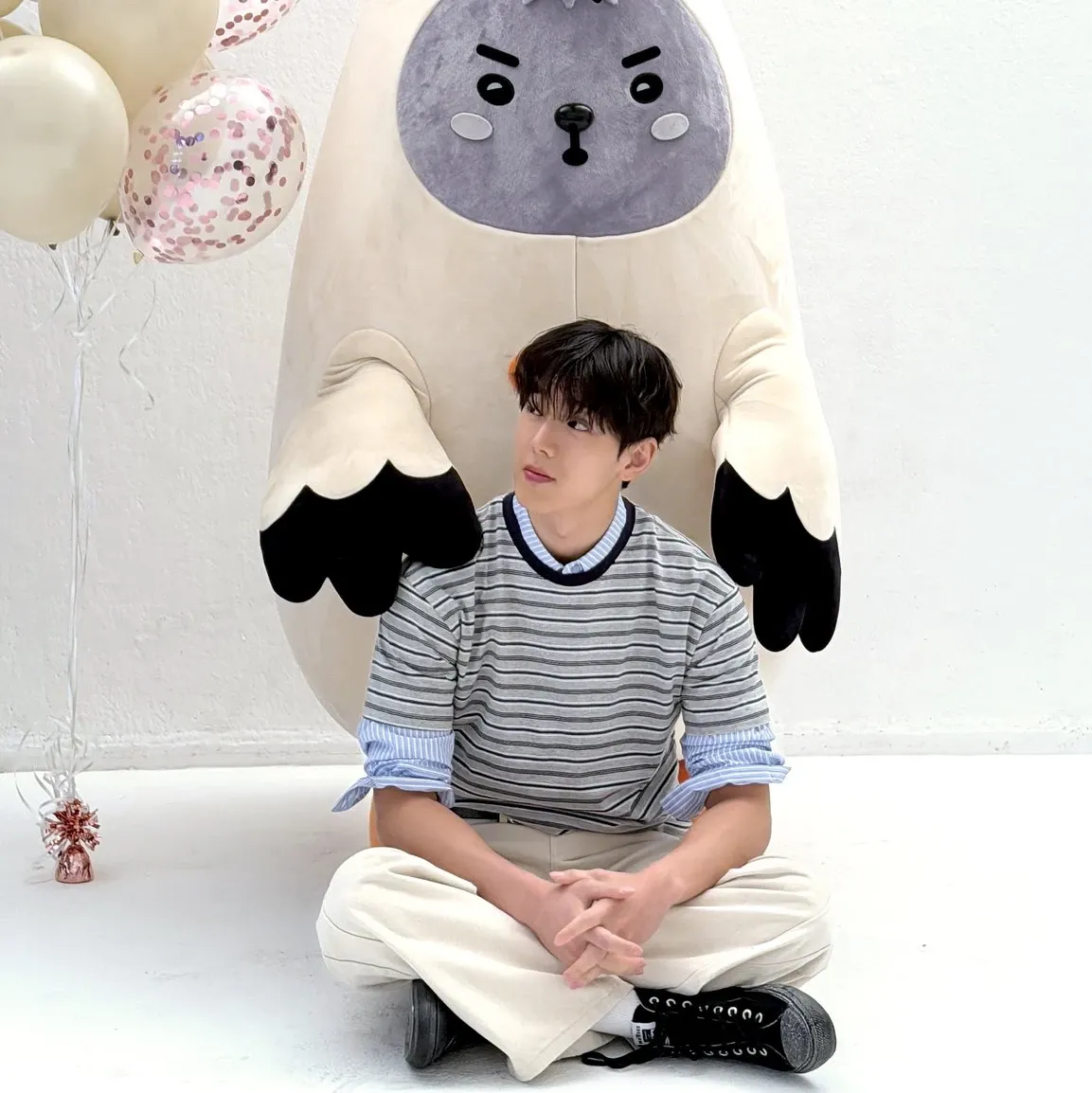 Behind-the-scenes cut of Shownu (MONSTA X)
