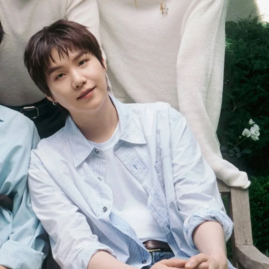 Foto aktivitas terbaru SUGA (BTS)