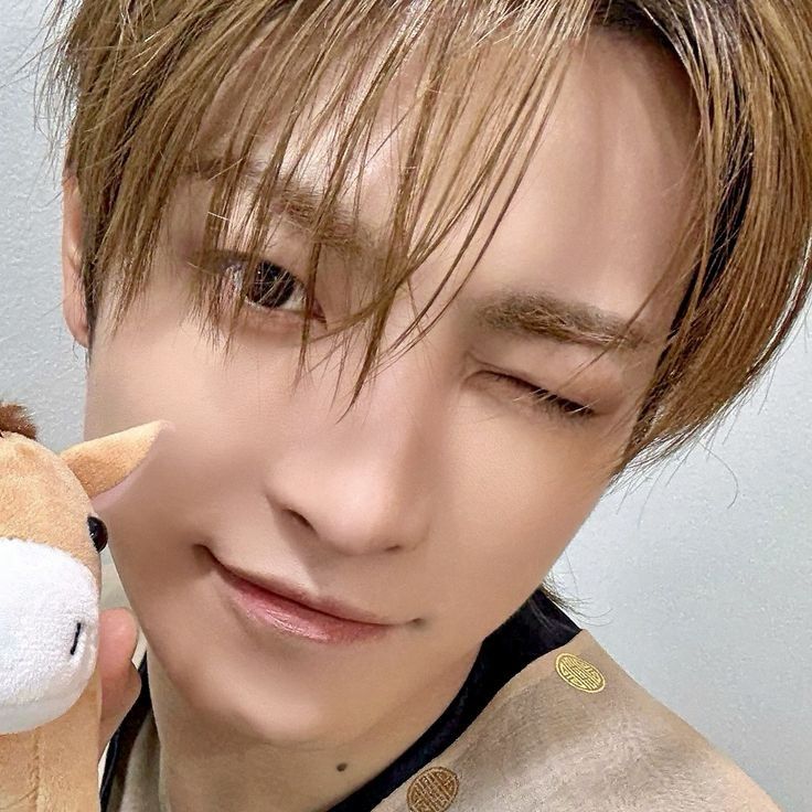 Latest photo of Hongjoong (ATEEZ)