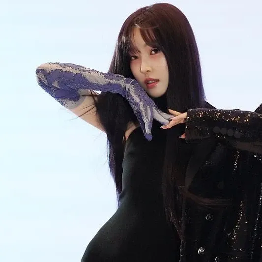 A moment captured by Yuju (GFRIEND)'s fan