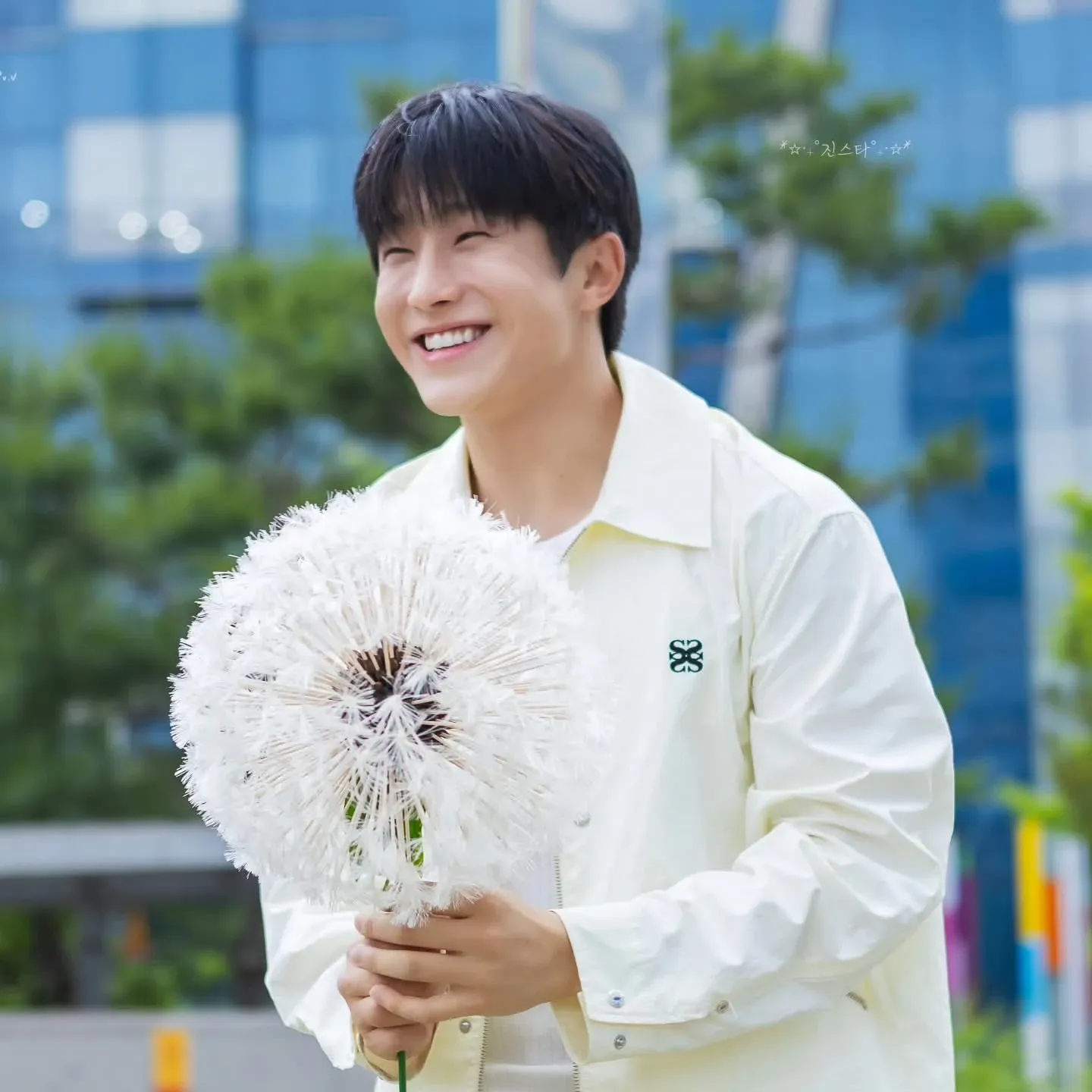 A moment captured by Jinjin (ASTRO)'s fan