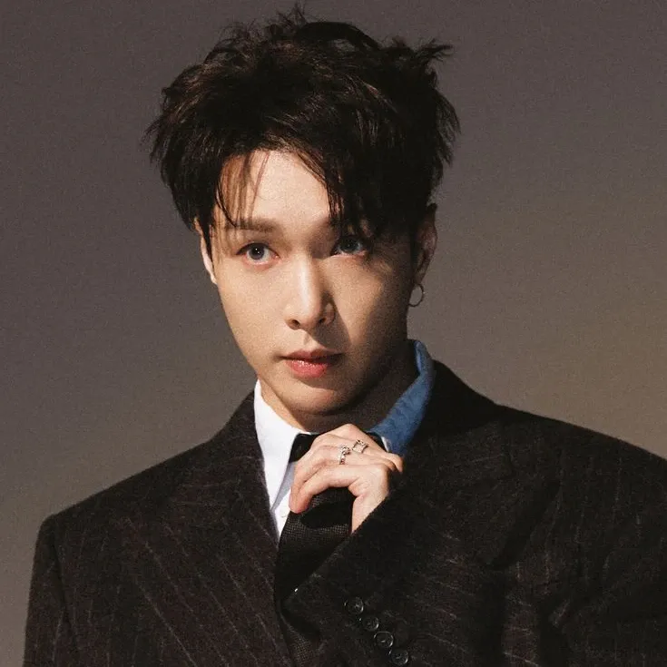 Recent activity shot of Lay (EXO)