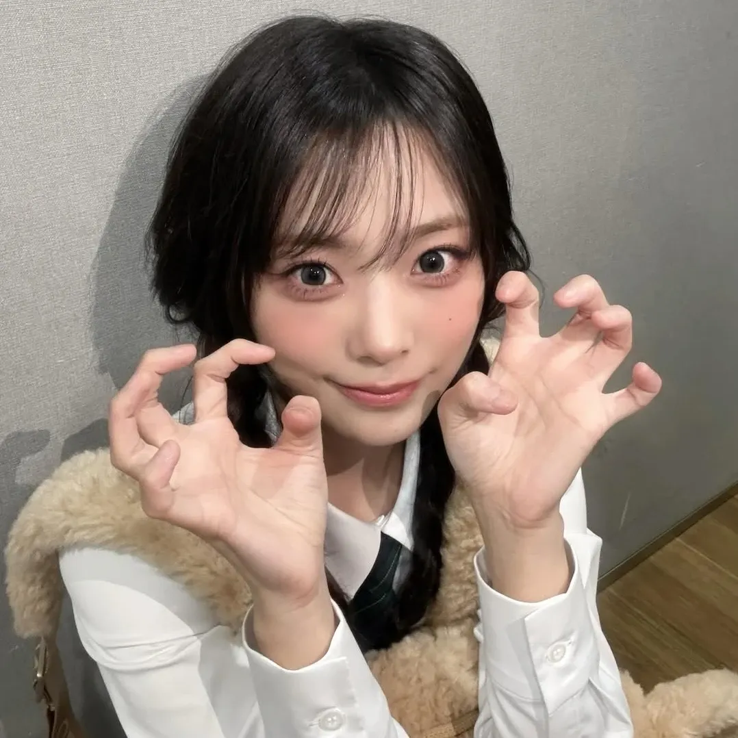 Latest photo of Siyeon (QWER)