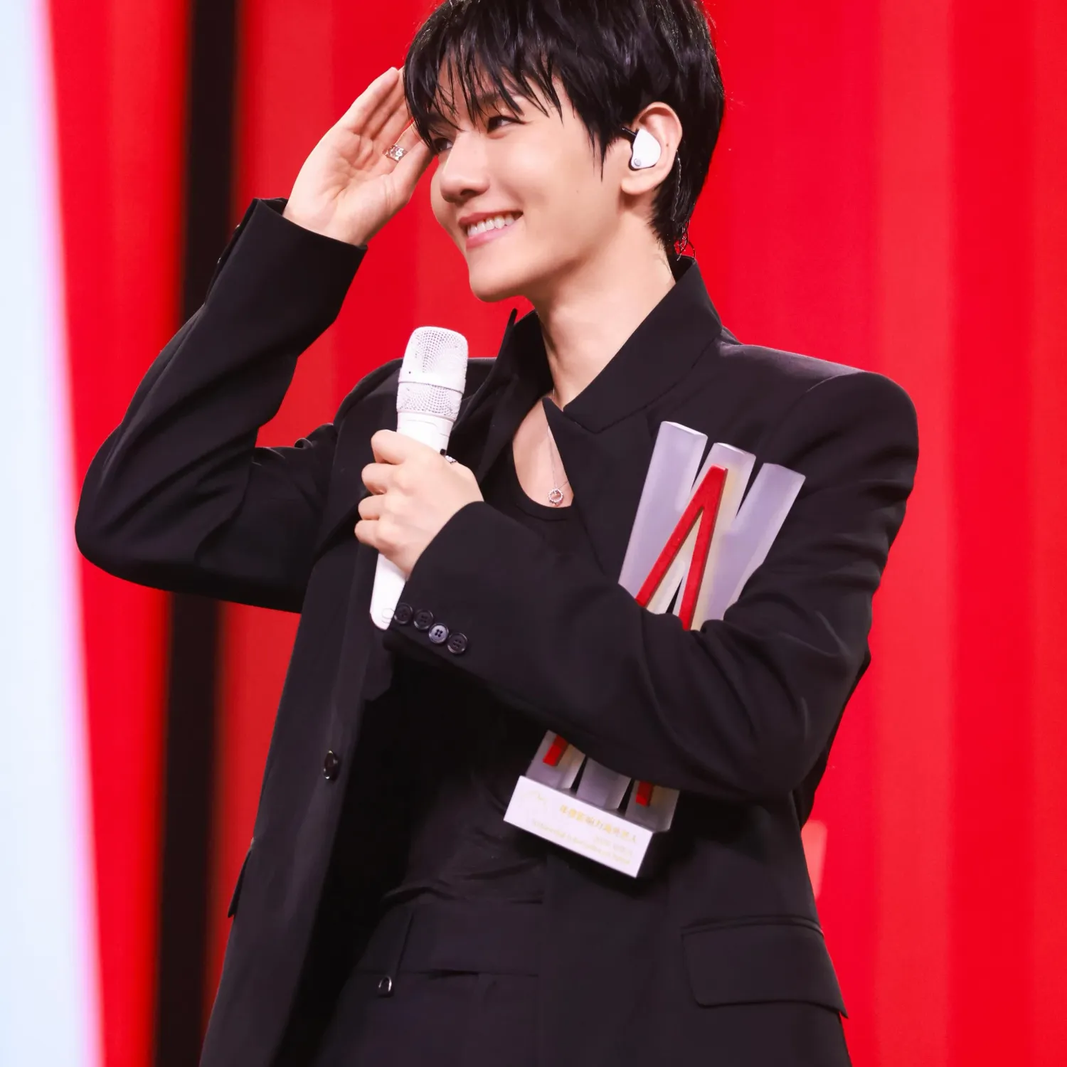 백현 (EXO)의 비하인드 컷