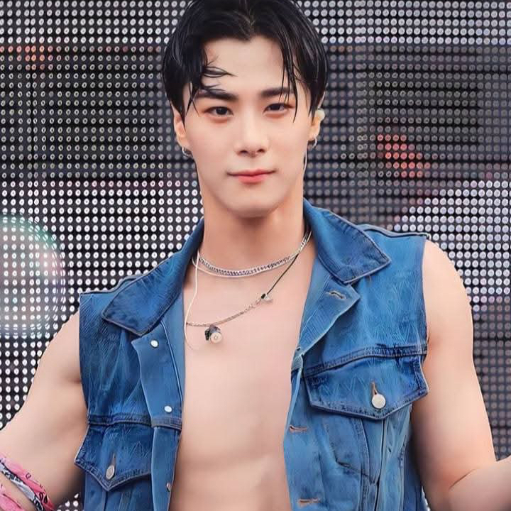 Latest photo of Moonbin (ASTRO)