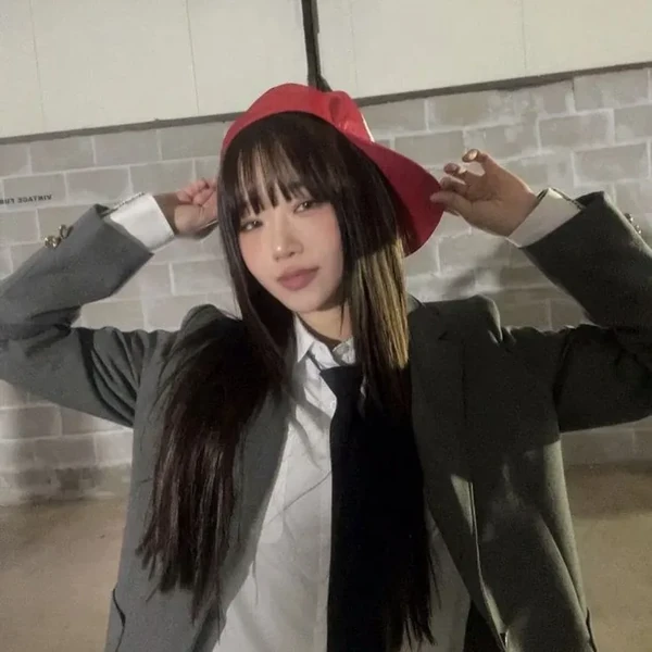Signature photo of Choi Yoojung (I.O.I) capturing their charm