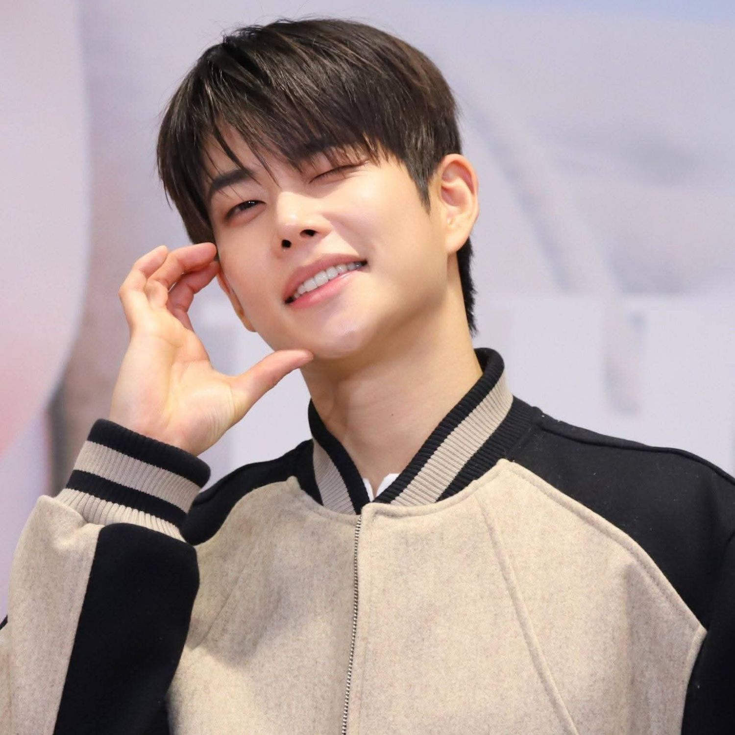 A moment captured by MJ (ASTRO)'s fan