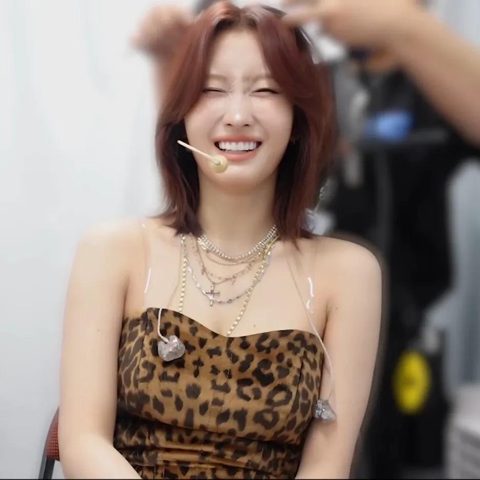 Potret di balik layar Momo (TWICE)