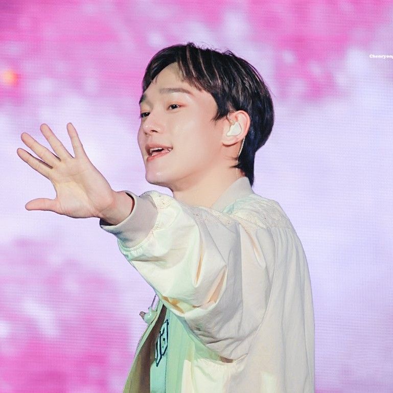 Latest photo of Chen (EXO)