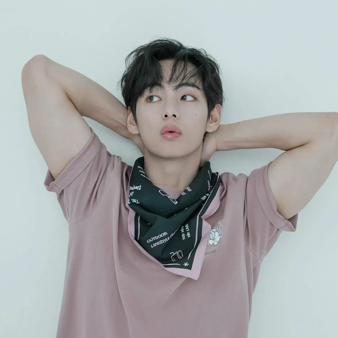 Foto aktivitas terbaru V (BTS)