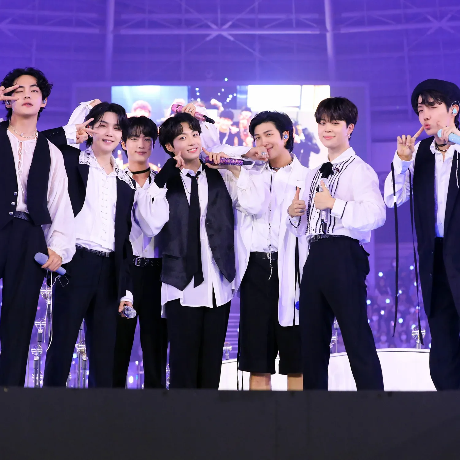 Behind-the-scenes cut of BTS