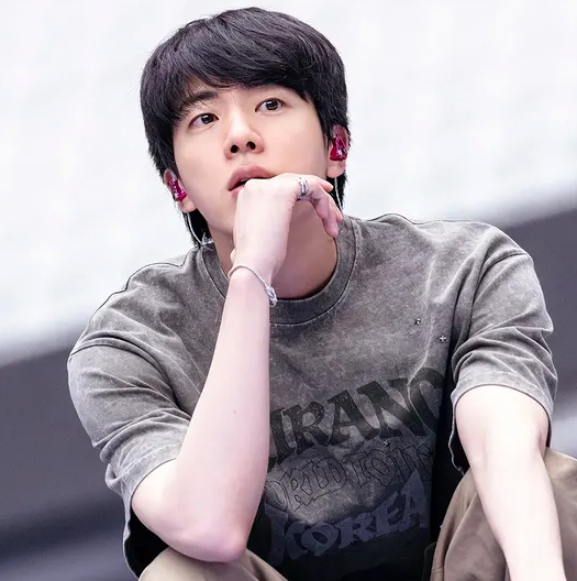Potret di balik layar Jin (BTS)