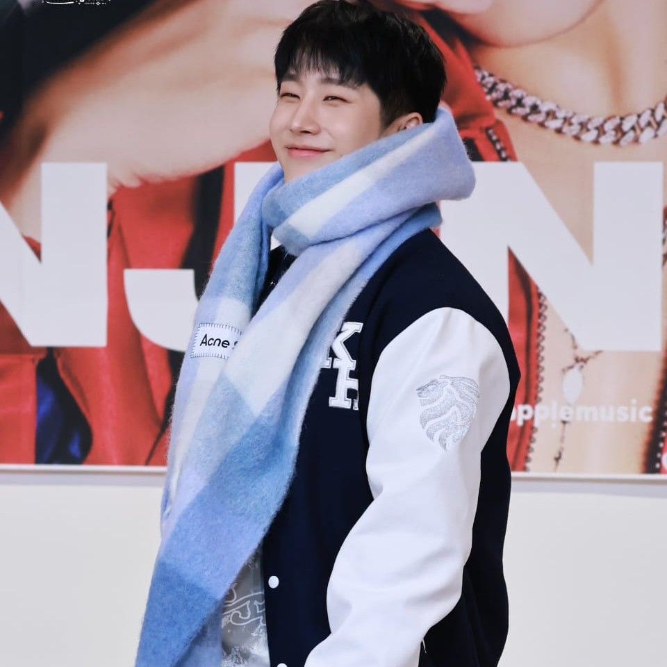 Latest photo of Jinjin (ASTRO)