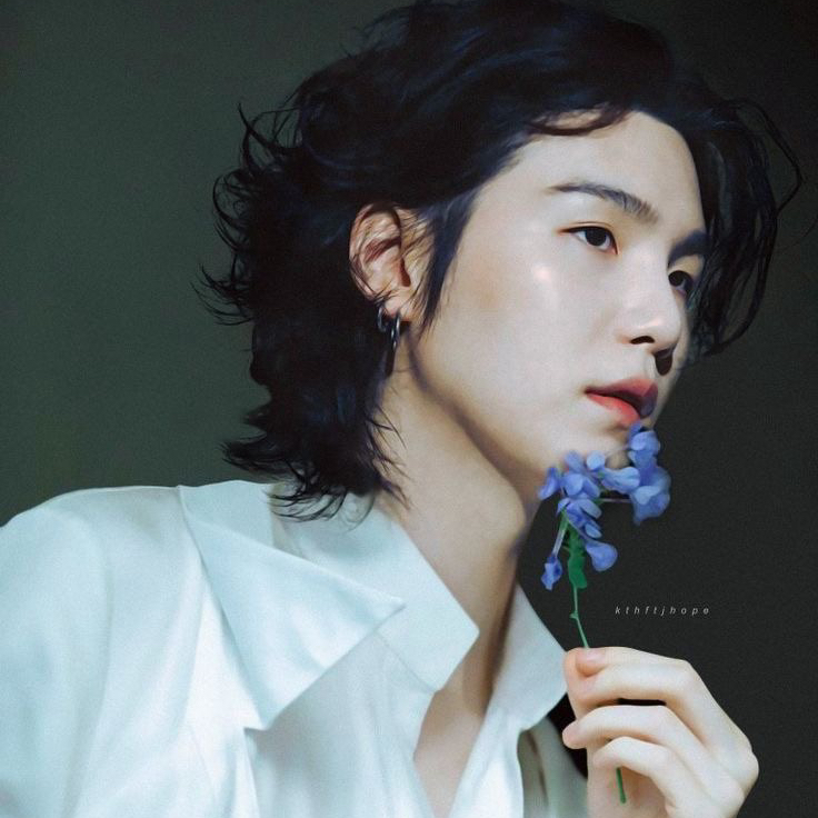 Foto aktivitas terbaru SUGA (BTS)