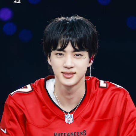 Momen yang diabadikan oleh penggemar Jin (BTS)