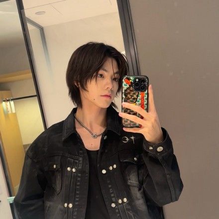 A moment captured by Xiong (NexT1DE)'s fan