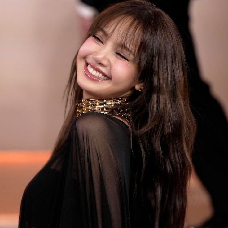 Foto aktivitas terbaru Lisa (BLACKPINK)