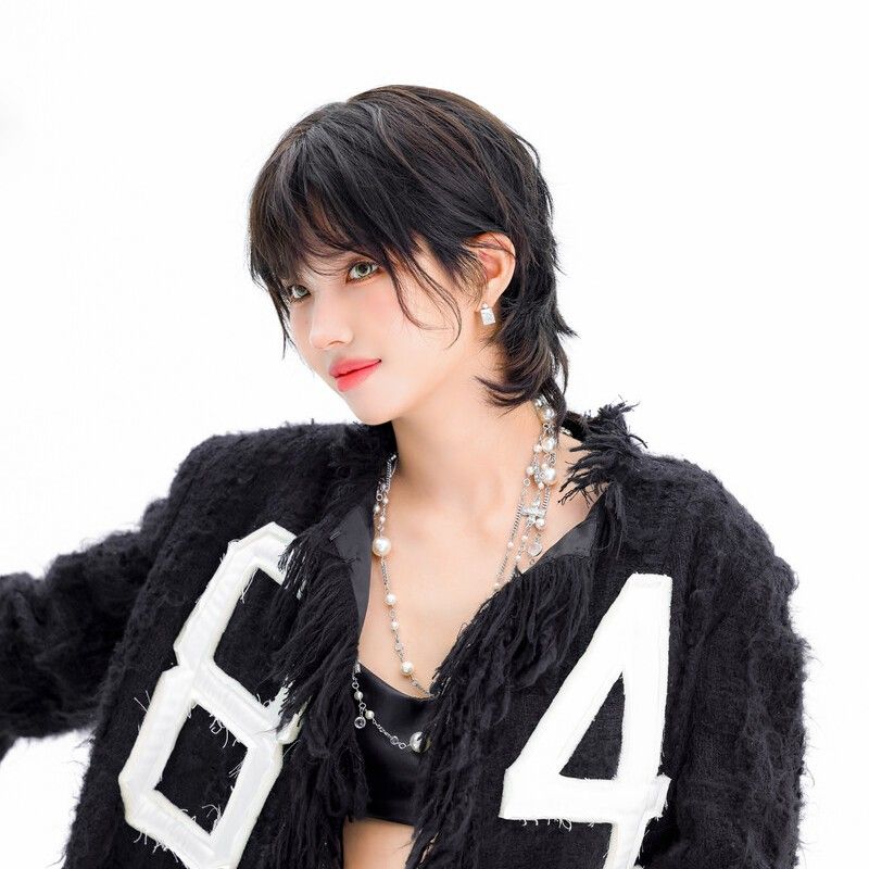 Latest photo of Soyeon (i-dle)