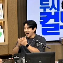 A moment captured by Hwang Chiyeol's fan