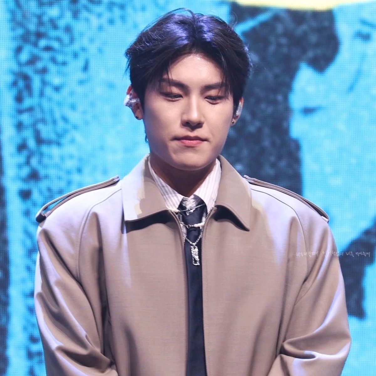 A moment captured by Park Woojin (AB6IX)'s fan