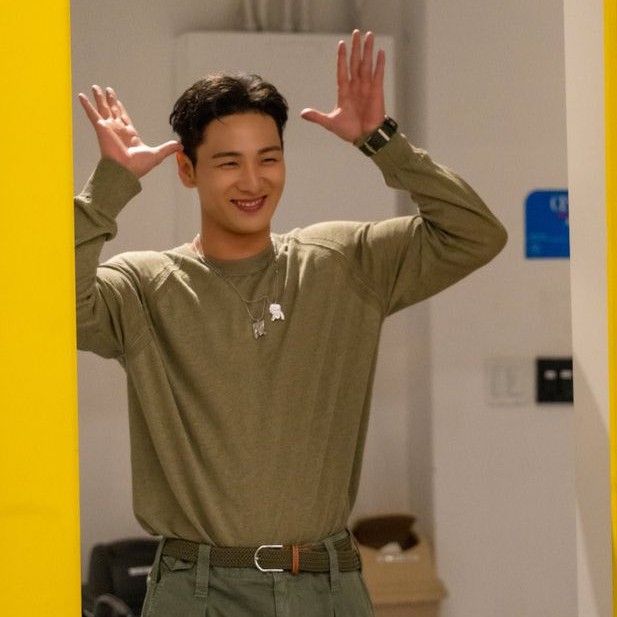 Behind-the-scenes cut of Baekho